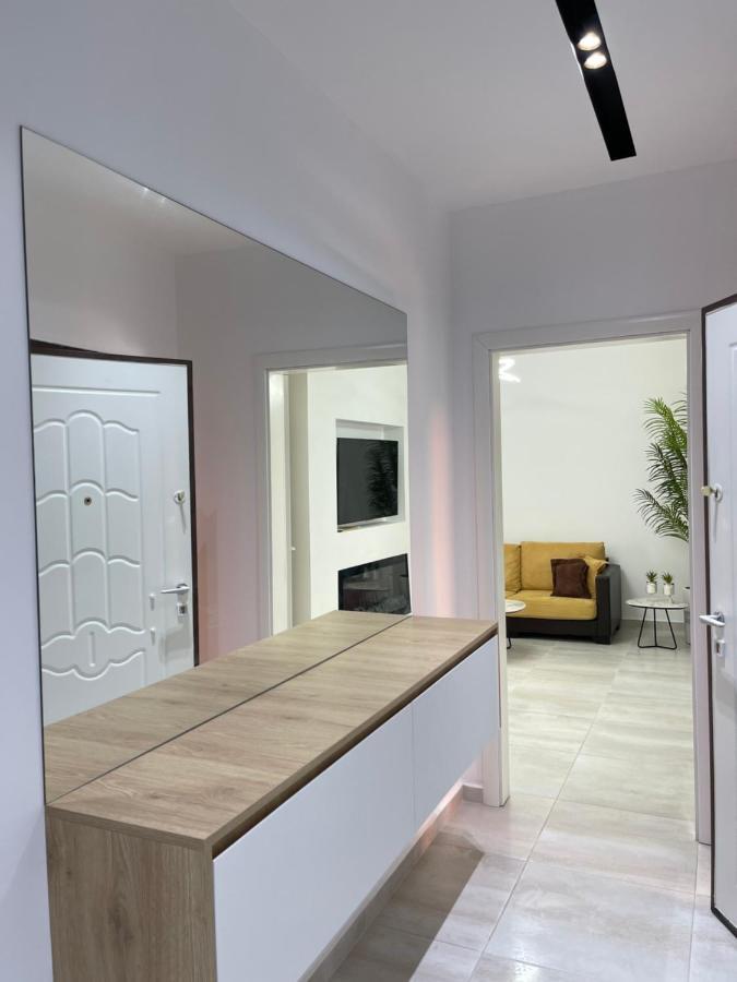 Lungomare Luxury Sea View Apartaments Vlore Exterior photo