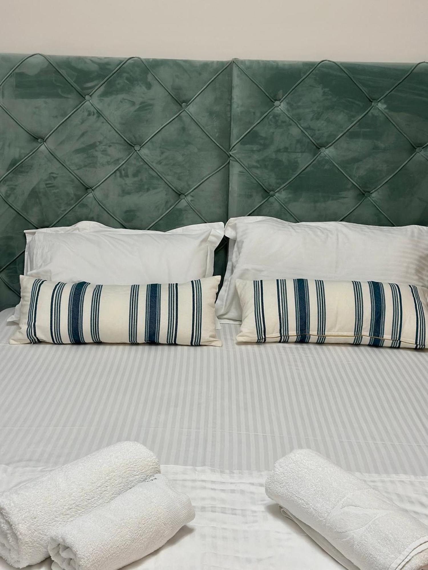 Lungomare Luxury Sea View Apartaments Vlore Exterior photo